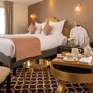 Zimmer mit Kingsize-Bett